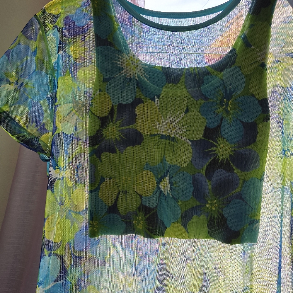Semisheer Beach Top / Coverup - Picture 6 of 10
